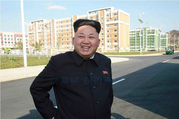 북한 “”김정은이 또 하나의 태양”…김일성급으로 우상화
