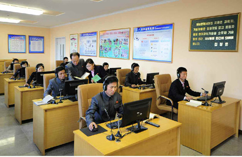 북한 “올해 과학기술보급실 2000개 설치”