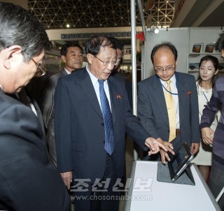 (2012-09-27) 북한, 태블릿 PC 경쟁 체제 조성